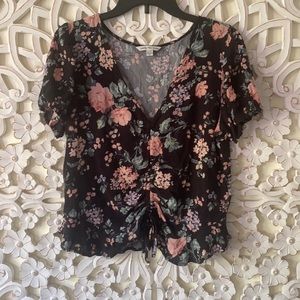 American eagle floral top scrunch front size M
